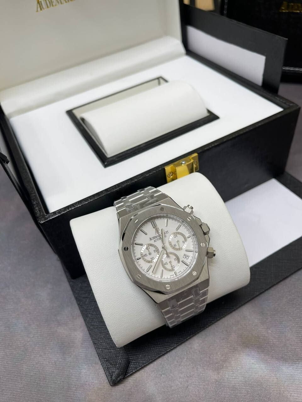 AP Royal Oak Selfwinding Chronograph Watch with Silver Strap