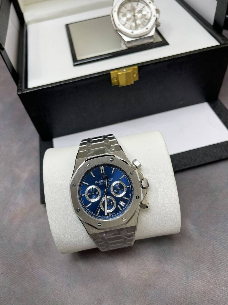 AP Royal Oak Selfwinding Chronograph Watch with Silver Strap
