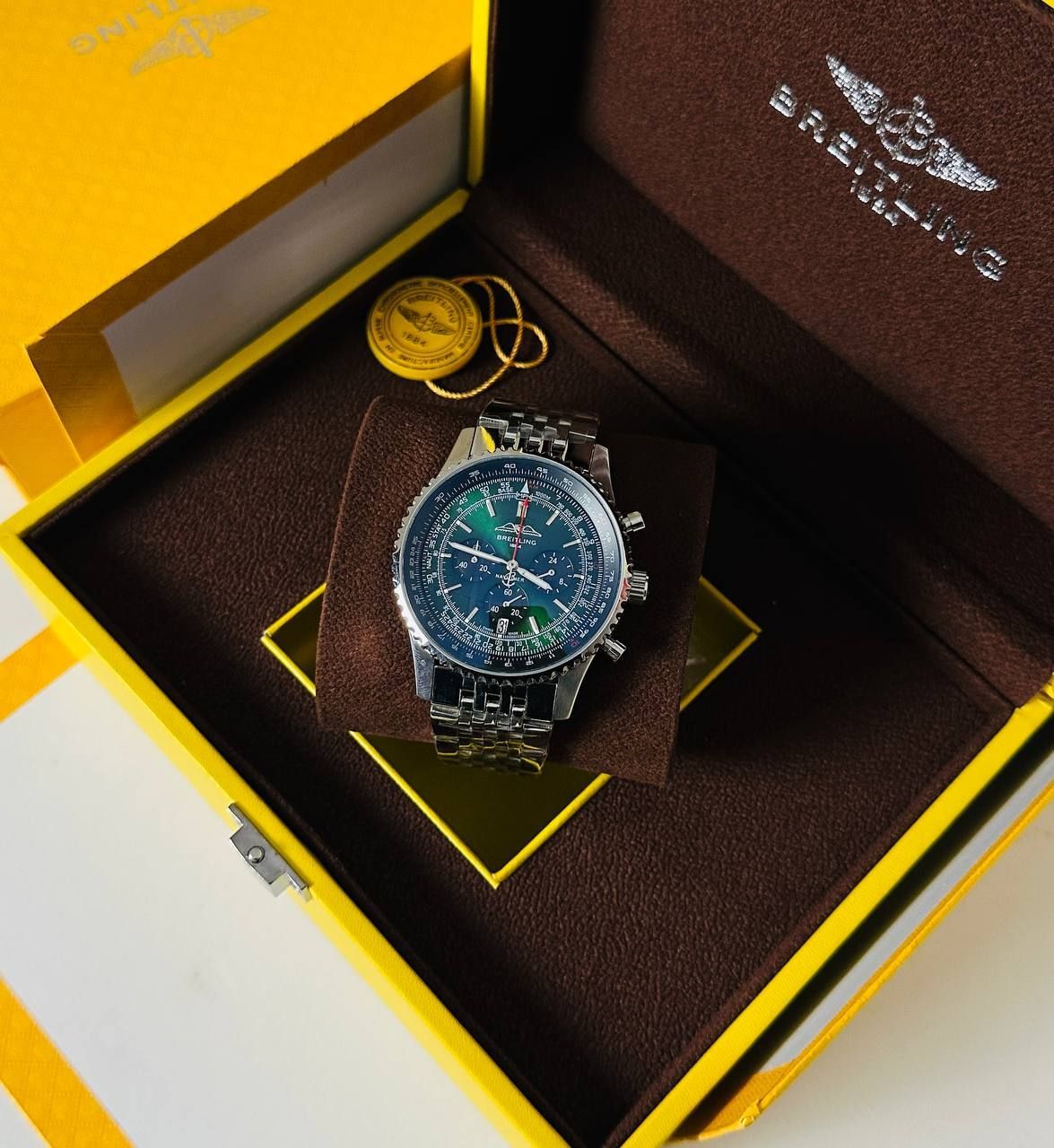 Navitimer B01 Chronograph Green Dial Men's Watch